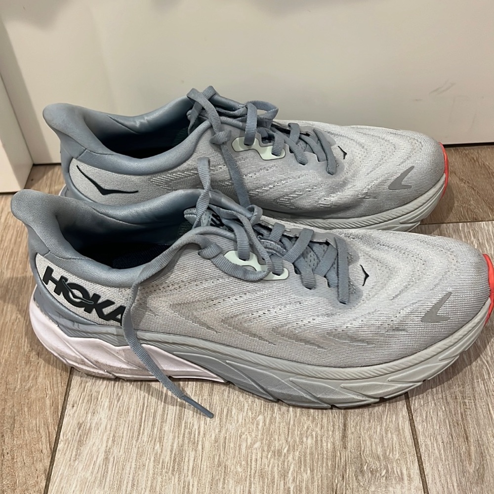 Hoka Arahi 6